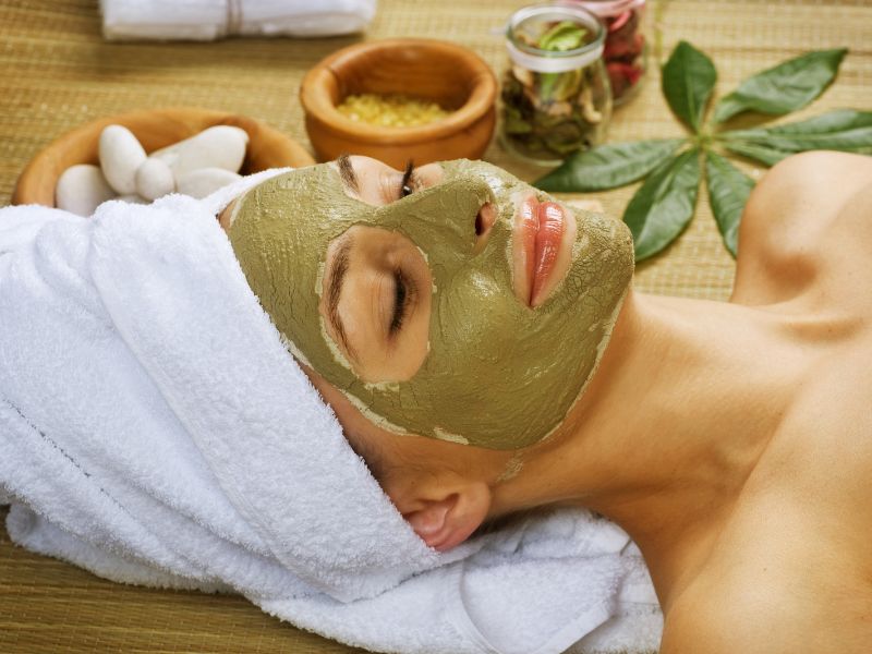 Sau khi uống trà, họ sẽ sử dụng bã trà xanh để làm mặt nạ dưỡng da