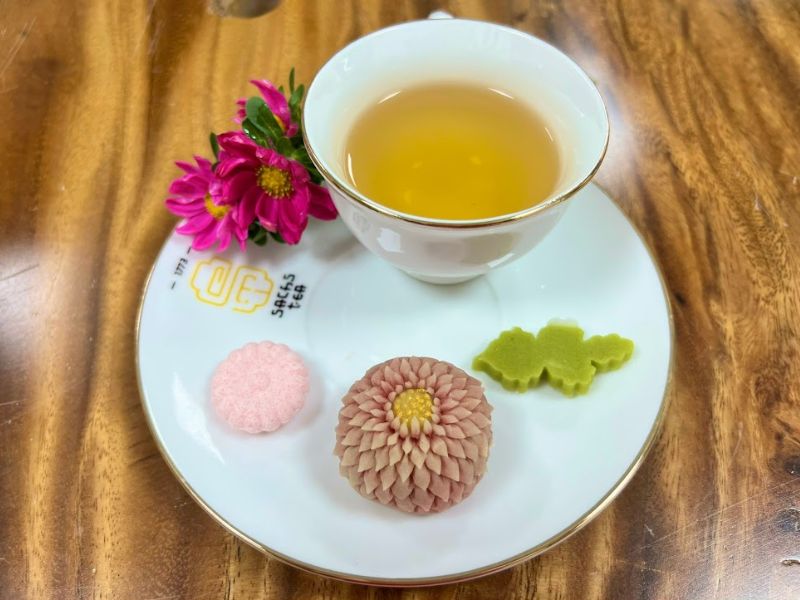 Polyphenol trong trà có khả năng ngăn ngừa viêm và sưng, bảo vệ sụn giữa xương