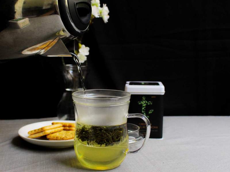 Uống một tách trà xanh vào buổi sáng có thể giúp tăng cường sự tập trung và sự tỉnh táo